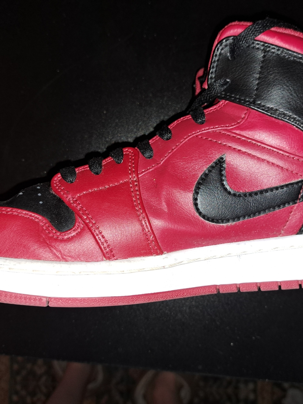 Nike Air Jordan 1 Mid Reverse Bred Black Red White 554724-660 Men's Size 9.5 - Picture 4 of 10